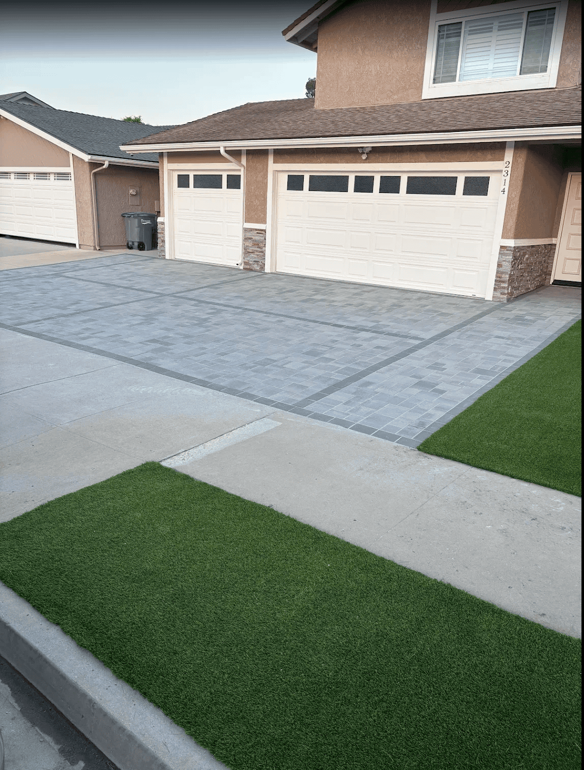 Paver driveway and front yard after a remodel by VC Turf
